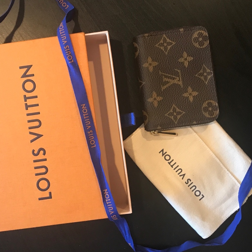 NEVER USED - Zippy Coin Louis Vuitton Wallet